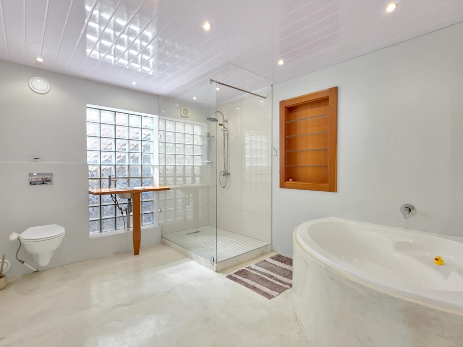 To Let 2 Bedroom Property for Rent in Vredehoek Western Cape